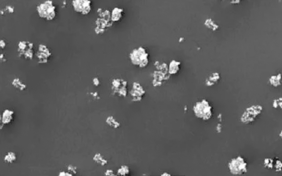 表面改性疏水二氧化硅做成纳米级别时